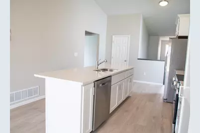 6782 Meadow View Drive S, Fargo, ND 58104 - Photo 4