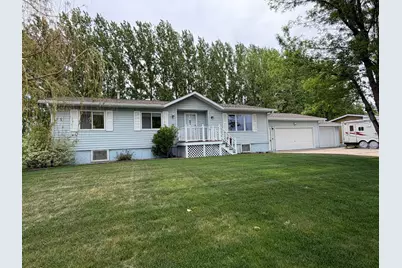 716 Main Avenue S, Roseau, MN 56751 - Photo 1