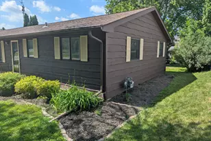 1005 Skylark Ln, Albert Lea, MN 56007 - Photo 4