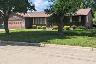 1005 Skylark Ln, Albert Lea, MN 56007 - Photo 2