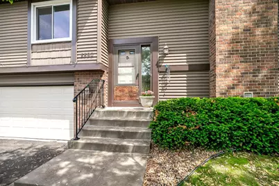 2890 Castleford Court, Woodbury, MN 55125 - Photo 4