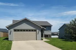 284 Highlands Ave, Zumbrota, MN 55992 - Photo 2