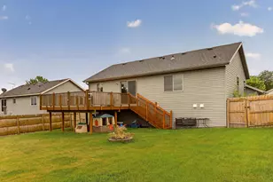 284 Highlands Ave, Zumbrota, MN 55992 - Photo 4