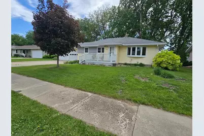 1106 6th Avenue SW, Pipestone, MN 56164 - Photo 2