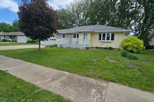 1106 6th Ave SW, Pipestone, MN 56164 - Photo 2