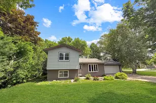1413 12th St SE, Willmar, MN 56201 - Photo 2