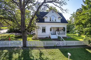 322 3rd Ave SE, Pelican Rapids, MN 56572 - Photo 2