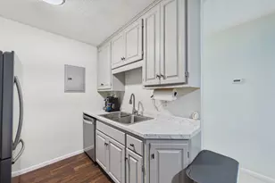 2801 Flag Ave N, New Hope, MN 55427 - Photo 8