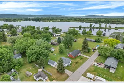 333 W 19th Street, Buffalo City, WI 54622 - Photo 2