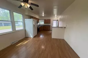 2835 8th Ave E, Hibbing, MN 55746 - Photo 4