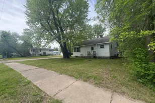 2835 8th Ave E, Hibbing, MN 55746 - Photo 1