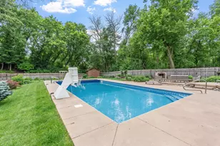 7611 Paulsen Dr, Eden Prairie, MN 55346 - Photo 40