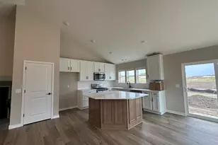1664 Lund Wy, Shakopee, MN 55379 - Photo 8