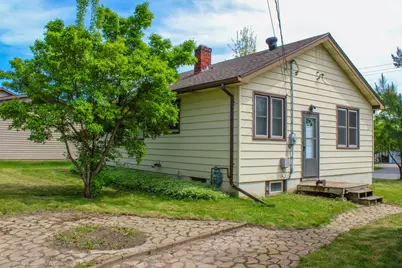 423 38th Street E, Hibbing, MN 55746 - Photo 2