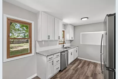 6018 Camden Avenue N, Brooklyn Center, MN 55430 - Photo 8