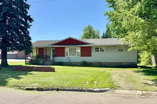508 2nd St SE, Pelican Rapids, MN 56572 - Photo 1