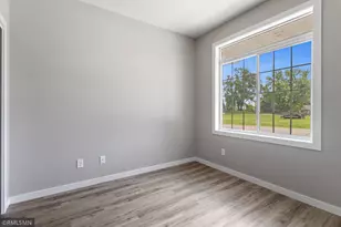 406 Kottke Ct SE, Hutchinson, MN 55350 - Photo 8