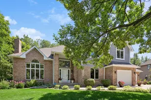 710 Olive Ln N, Plymouth, MN 55447 - Photo 2