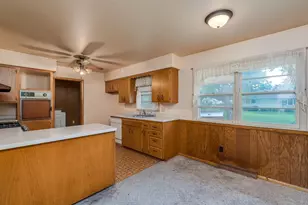 395 W Minnesota St, Le Center, MN 56057 - Photo 8