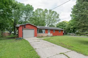 395 W Minnesota St, Le Center, MN 56057 - Photo 2