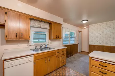 395 W Minnesota Street, Le Center, MN 56057 - Photo 14