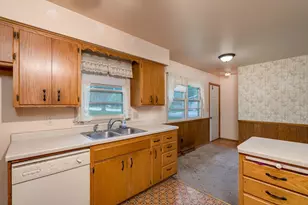 395 W Minnesota St, Le Center, MN 56057 - Photo 14