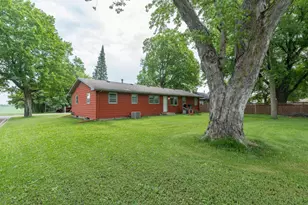 395 W Minnesota St, Le Center, MN 56057 - Photo 30