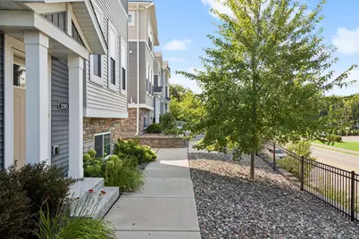 2193 Gateway Curve, North Saint Paul, MN 55109 - Photo 2