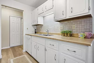 341 Prairiewood Circle S #208, Fargo,  58103 - Photo 2