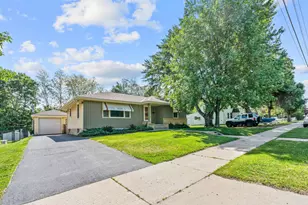 845 Spencer St S, Shakopee, MN 55379 - Photo 1