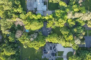 18150 Honeysuckle Ln, Wayzata, MN 55391 - Photo 2