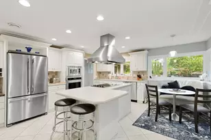 18150 Honeysuckle Ln, Wayzata, MN 55391 - Photo 8
