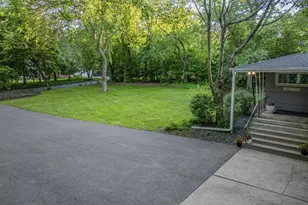 18150 Honeysuckle Ln, Wayzata, MN 55391 - Photo 10