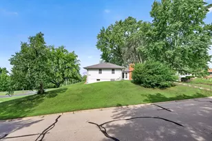 8912 Tretbaugh Dr, Bloomington, MN 55431 - Photo 44
