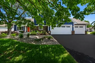 4150 Columbine Ct, Vadnais Heights, MN 55127 - Photo 4