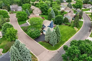 4150 Columbine Ct, Vadnais Heights, MN 55127 - Photo 4