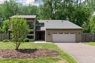 13124 April Ln, Minnetonka, MN 55305 - Photo 2