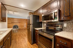 8104 Dakota Ln, Chanhassen, MN 55317 - Photo 12