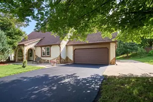 8104 Dakota Ln, Chanhassen, MN 55317 - Photo 2