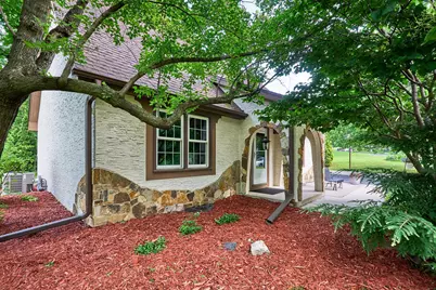 8104 Dakota Lane, Chanhassen, MN 55317 - Photo 20