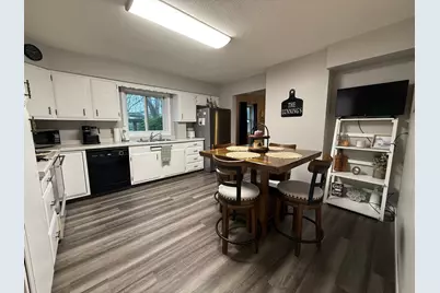 109 E Luella Street, Le Roy, MN 55951 - Photo 2