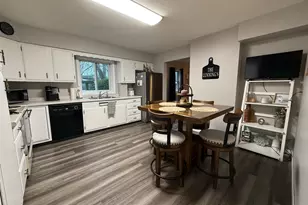 109 E Luella St, Le Roy, MN 55951 - Photo 2