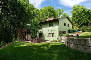 1184 Crescent Hills Dr, La Crescent, MN 55947 - Photo 2
