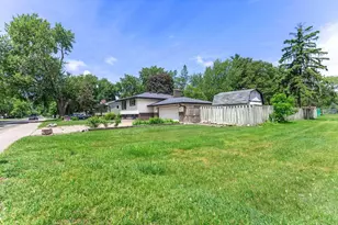 2515 Hillview Rd, Mounds View, MN 55112 - Photo 4