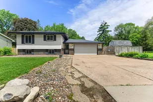 2515 Hillview Rd, Mounds View, MN 55112 - Photo 2