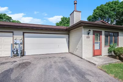 8642 S Maplebrook Circle, Brooklyn Park, MN 55445 - Photo 4