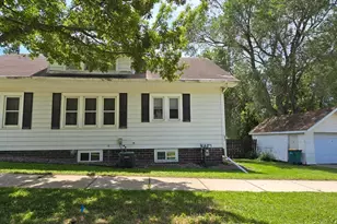 212 E 5th St, Albert Lea, MN 56007 - Photo 2