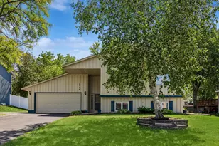4746 141st St W, Apple Valley, MN 55124 - Photo 2