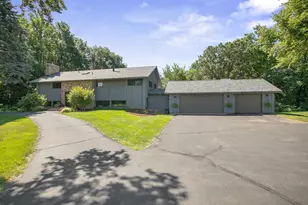 565 Lakota Ln, Chaska, MN 55318 - Photo 2