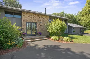 565 Lakota Ln, Chaska, MN 55318 - Photo 8